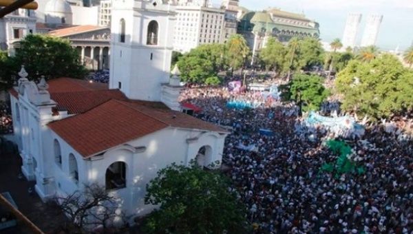 Thousands gathered in Plaza de Mayo to protest against President Macri, Jan. 12, 2016.