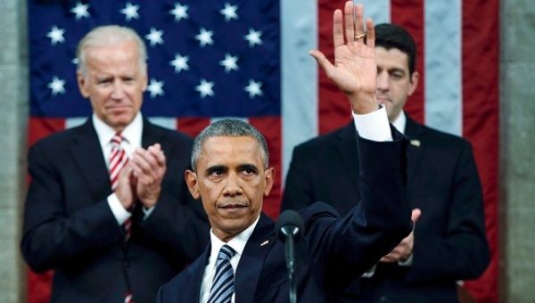 U.S. President Barack Obama waves at the conclusion of his final State of the Union address to a joint session of Congress in Washington, D.C. Jan. 12, 2016.