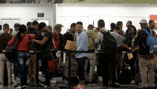 Cuban migrants wait in line to check-in at the Daniel Oduber International Airport in Liberia, Costa Rica, Jan. 12, 2016.