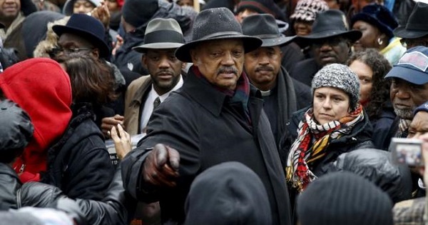 Rev. Jesse Jackson joins demonstrators in a protest to disrupt Black Friday shopping in Chicago, Illinois, Nov. 27, 2015.