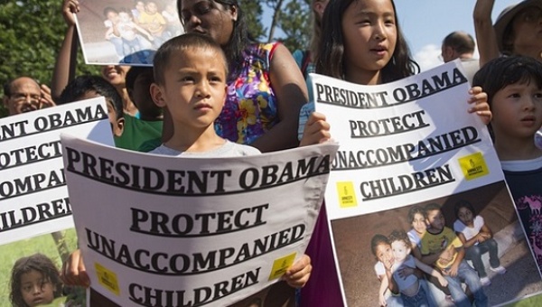 Children join a protest to call on Obama to protect undocumented children.