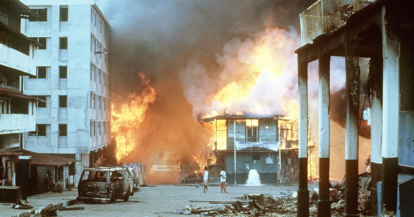 Flames engulf a building after U.S. forces invaded Panama during Operation Just Cause Dec. 20, 1989.