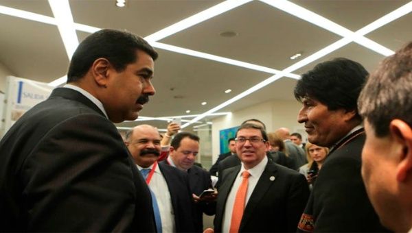 Venezuelan President Nicolas Maduro (L) greeting Bolivian President Evo Morales (R) at the recent CELAC summit
