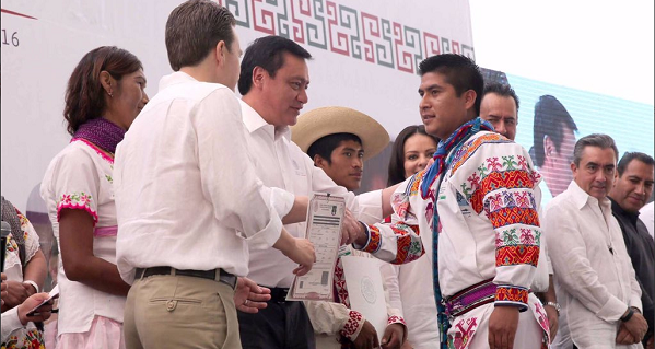 Over 7,000 indigenous Mexicans from 68 provinces came to declare their birth certificates.