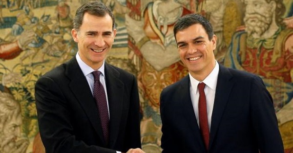 Spain's King Felipe (L) greets Spain's Socialist Party leader Pedro Sanchez before their meeting at Zarzuela Palace in Madrid, Feb. 2.