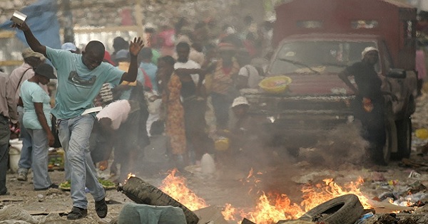 Haitian protesters in the capital Port-au-Prince, Feb 04, 2016.