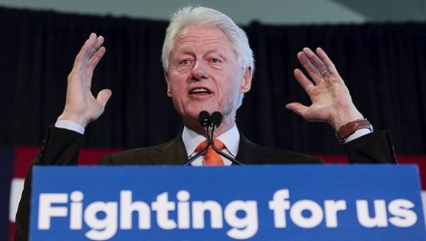Former U.S. President Bill Clinton campaigns for his wife, Hillary Clinton in Riviera Beach, Florida, Feb. 15, 2016. 