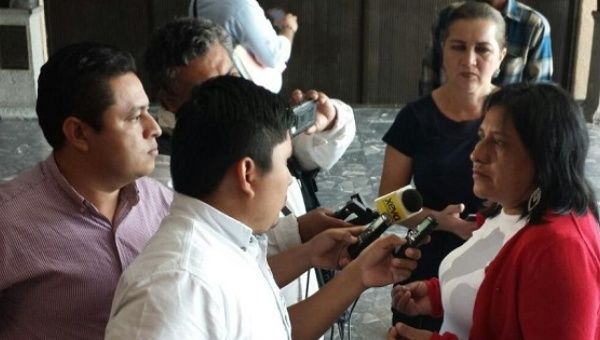 Candelaria Perez takes questions from the press ahead of a legislative session, Tabasco, Mexico, Jan. 11, 2016.