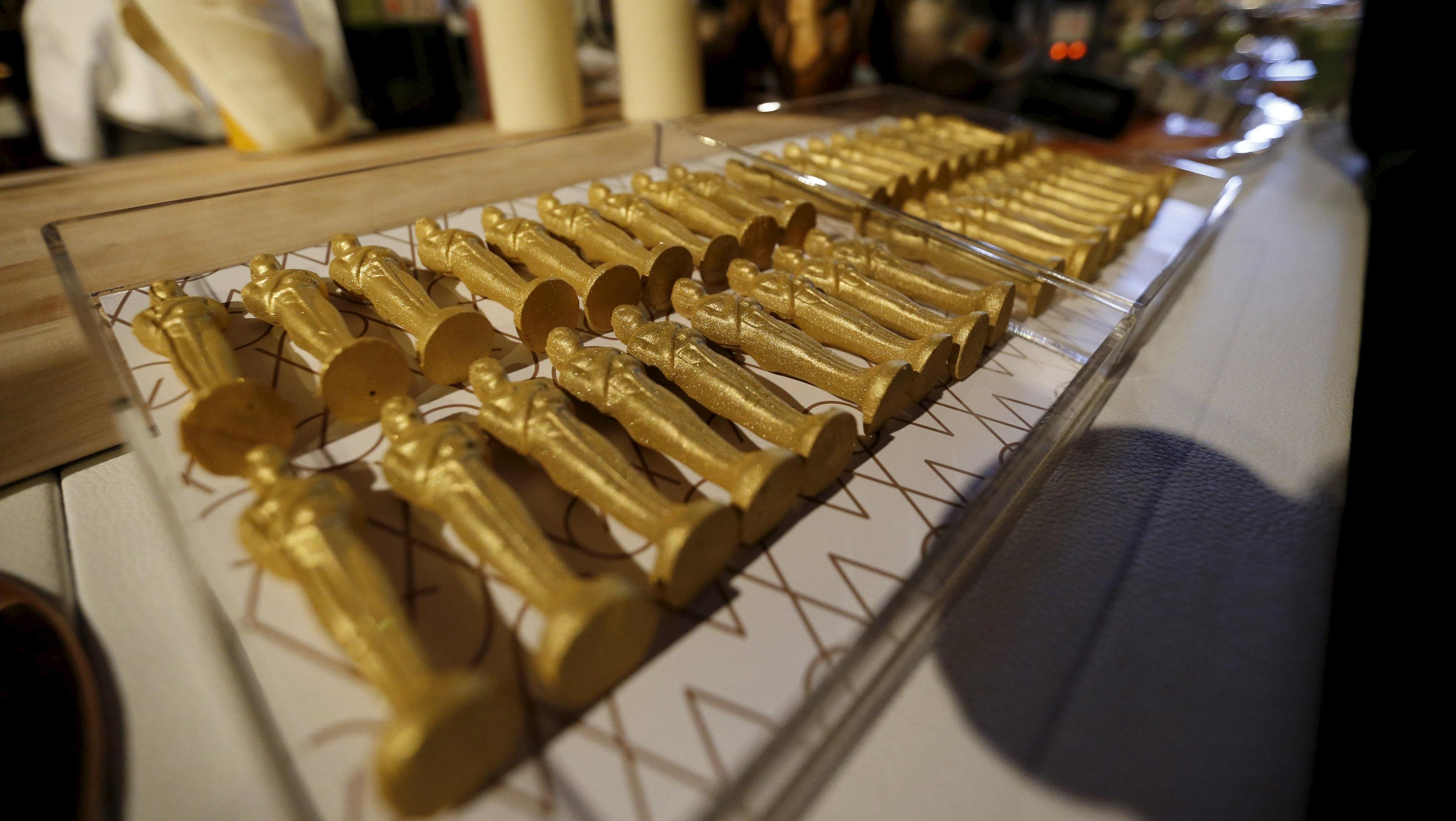 Oscar shaped chocolates are on display during a preview of the food and decor for the 88th Academy Awards' Governors Ball at the Ray Dolby ballroom in Hollywood, California Feb. 18, 2016