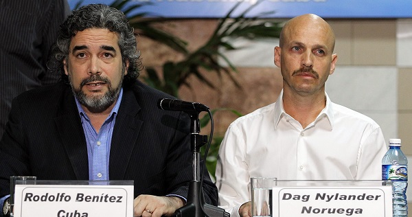Representatives from the two guarantor countries of the Colombian peace process, Cuba and Norway, address the media in Havana, Cuba, May 27, 2015.