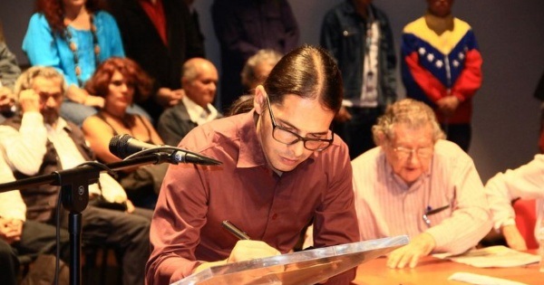 Many Venezuelan intellectuals signed the declaration during the event.