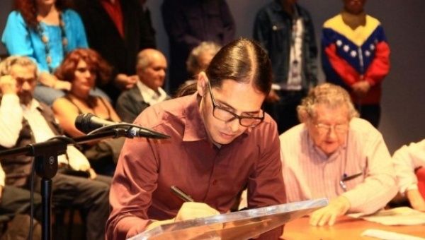 Many Venezuelan intellectuals signed the declaration during the event.