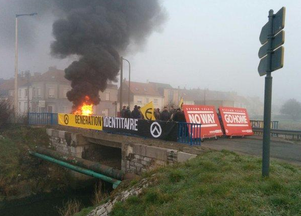 The fascists reportedly blocked three of the city's bridges from where refugees access the town.