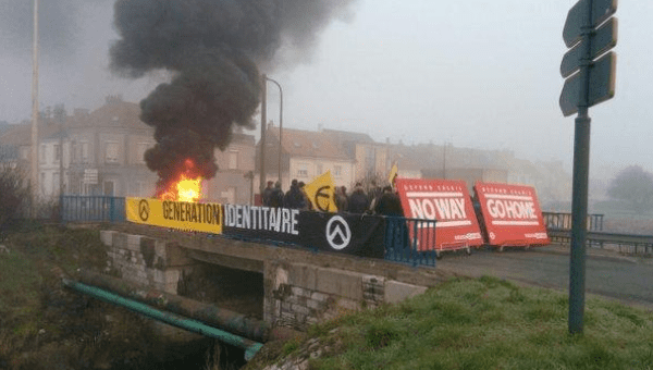 The fascists reportedly blocked three of the city's bridges from where refugees access the town.