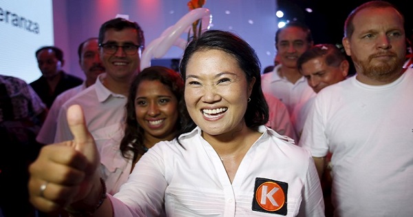 Peruvian presidential candidate Keiko Fujimori of the Fuerza Popular (Popular Force) party greets the press during a campaign rally in Lima, March 18, 2016.
