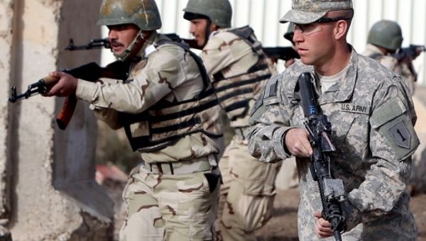 US Army soldiers training Iraqi troops at the Taji base, north of Baghdad.