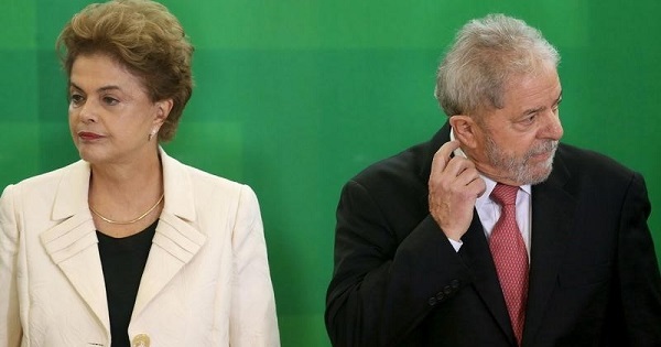 Brazil's President Dilma Rousseff (L) and former president Luiz Inacio Lula da Silva attend the appointment of Lula da Silva as chief of staff, at Planalto palace in Brasilia, Brazil, March 17, 2016.