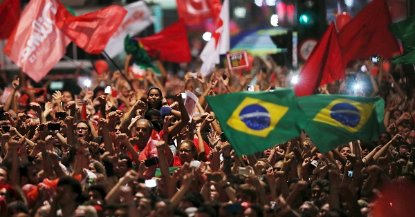 People rally in support of President Dilma Rousseff's appointment of former President Luiz Inacio Lula da Silva to her cabinet in Sao Paulo, March 18, 2016.