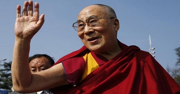 Tibetan spiritual leader the Dalai Lama waves to devotees outside the United Nations where the Human Rights Council is holding its 31st Session in Geneva, Switzerland, March 11, 2016.