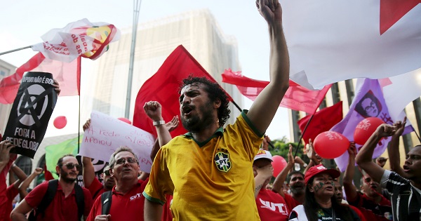 People demonstrate in support of President Dilma Rousseff's appointment of Luiz Inacio Lula da Silva as her chief of staff in Sao Paulo, Brazil, March 18, 2016.
