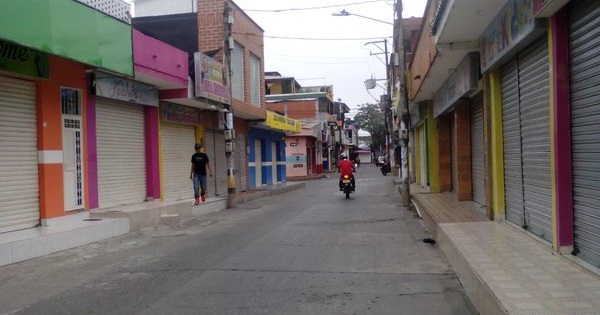 The Usuga Clan, a nacro-paramilitary group, forced local shops to close and intimidated children not to go to school, while blocking roads and rivers.