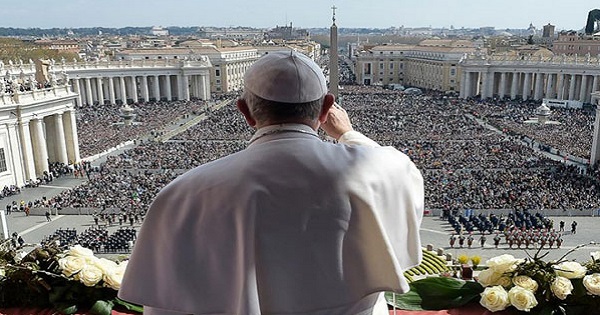 Pope Francis greets worshippers as he delivers his Easter message at St. Peter's Square in Vatican on March 27, 2016.