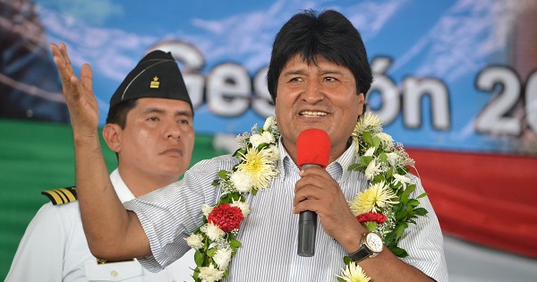 Evo Morales, at an event in the province of Santa Cruz, said that intelligence sources indicated that the United States sent expert media experts during the recent referendum campaign, April 7, 2016.