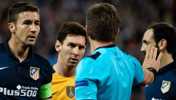 Atletico Madrid's midfielder Gabi (L) and Barcelona's Argentinian forward Lionel Messi look at Italian referee Nicola Rizzoli (2nd R) April 13, 2016.