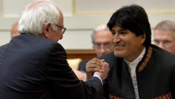 U.S. Democratic presidential candidate Bernie Sanders (L) shakes hands with Bolivia's president Evo Morales (R) during a conference at the Vatican , April 15, 2016.