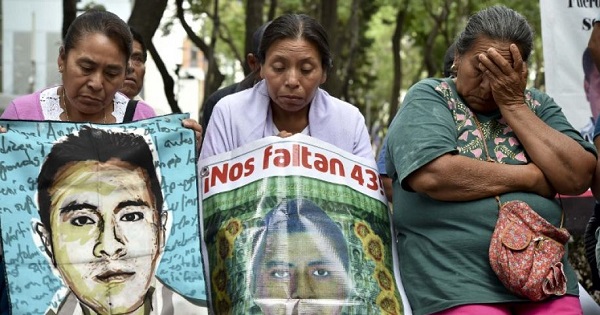 Families of the 43 Ayotzinapa students demonstrate in Mexico City, April 14, 2016.