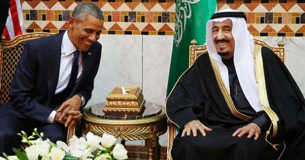 Saudi Arabia's King Salman (R) meets with U.S. President Barack Obama at Erga Palace in Riyadh, Jan. 27, 2015.