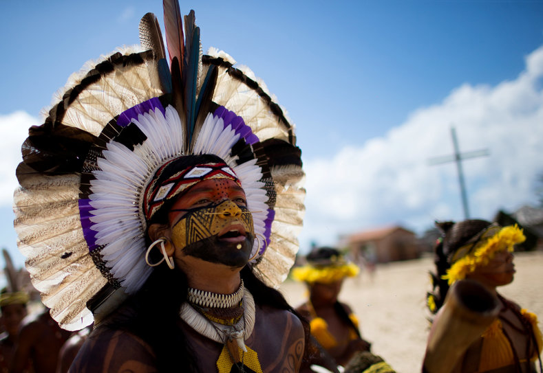 Native Brazilians sing and dance, during the Indigenous Youth Games of Pataxos nation in Santa Cruz de Cabralia, Bahia state, Brazil, April 17, 2016. 