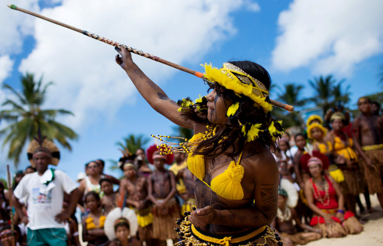 A native Brazilian competes in the spear throwing competition, during the Indigenous Youth Games of Pataxos nation in Santa Cruz de Cabralia, Bahia state, Brazil, April 17, 2016. 