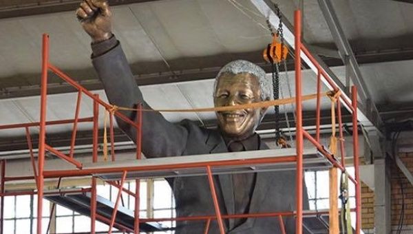Statue of Nelson Mandela, the late South African president, was given as a gift from the municipality of Johannesburg to Ramallah municipality.