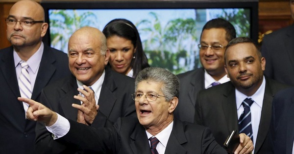 Henry Ramos Allup (C), president of the National Assembly, at a press conference with other opposition lawmakers