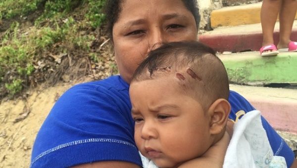 A woman from the neighborhood of San Roque in the city of Bahia, Ecuador holds her son who received light wounds during the earthquake, April 21, 2016.