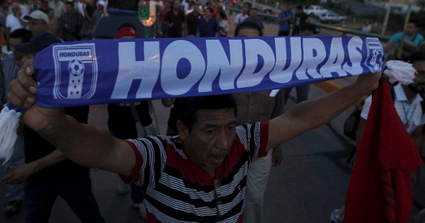 Hondurans protest against corruption and President Juan Orlando Hernandez in Tegucigalpa, Aug. 14, 2015.