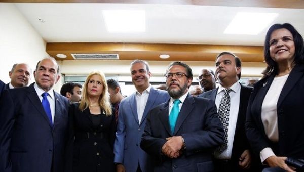 Opposition presidential candidates met with members of the Central Electoral Board (JCE) in Santo Domingo.