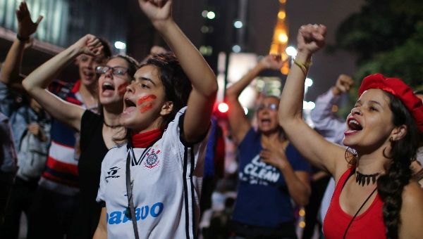 Women protest against the impeachment of President Dilma Rousseff at Paulista avenue in Sao Paulo, Brazil, May 11, 2016. 
