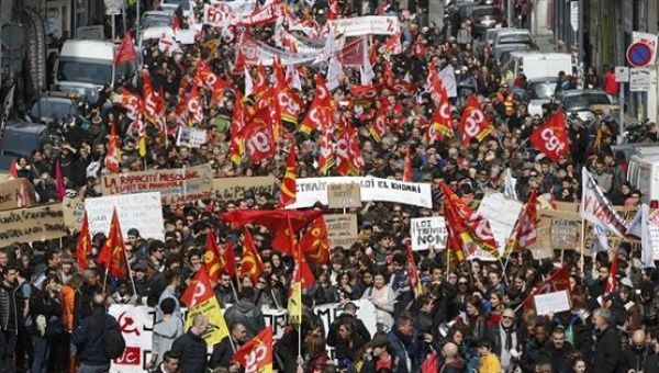 Union workers demonstrate on the day of nationwide protests against the French government’s proposed labor reforms in Marseille, France, March 9, 2016.