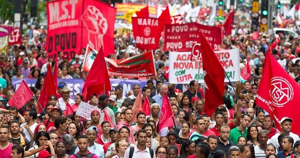 Members of trade unions and social movements march in defense of the government of Dilma Rousseff, in the city of Sao Paulo.