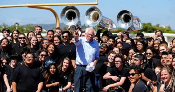U.S. Democratic presidential candidate Bernie Sanders organizes a picture with the Rancho Buena Vista High School marching band in Vista, California, May 22, 2016.