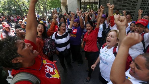 The women made two stops in Caracas in support of Maduro and against right-wing violence.