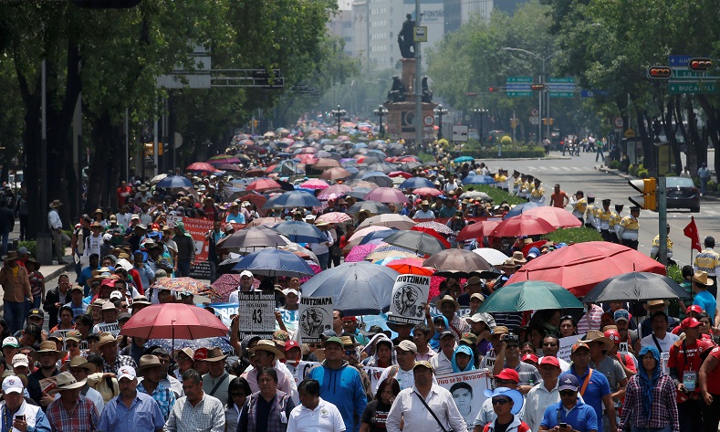 Tens of thousands of dissident teachers from the CNTE union in Mexico marched in Reforma avenue in Mexico City, May 27, 2016.