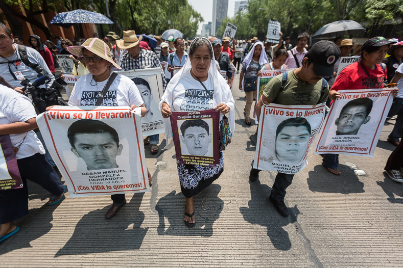 The “mega march” was joined by different social movements and the relatives of the 43 forcibly disappeared Ayotzinapa students.