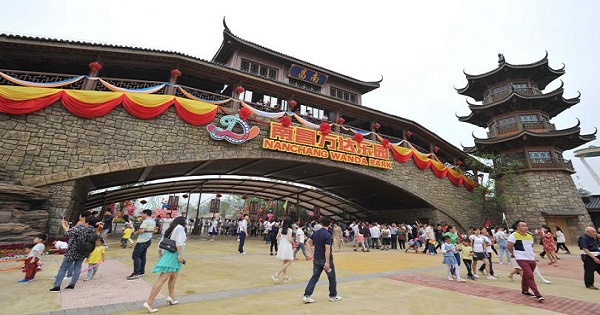 People visit the newly opened theme park Wanda City in Nanchang, east China's Jiangxi province, on May 28, 2016.