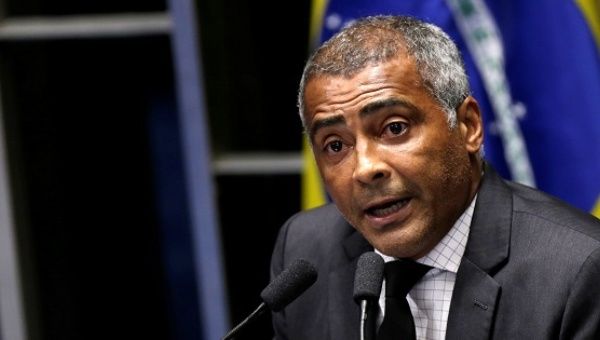 Senator Romario speaks during the session debating the vote for the impeachment of President Dilma Rousseff in Brasilia, May 11, 2016.