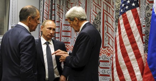 Russia's President Vladimir Putin (C), Foreign Minister Sergei Lavrov (L) and U.S. Secretary of State John Kerry on the sidelines of the United Nations General Assembly in New York, September 28, 2015.