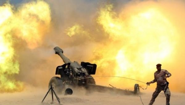 A member of the Iraqi security forces fires artillery during clashes with Islamic State militants near Falluja, Iraq, May 29, 2016.