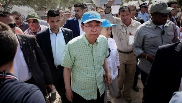 UN Secretary-General Ban Ki-moon (C) visits the refugee camp of Kara Tepe in Mytilene on June 18, 2016.